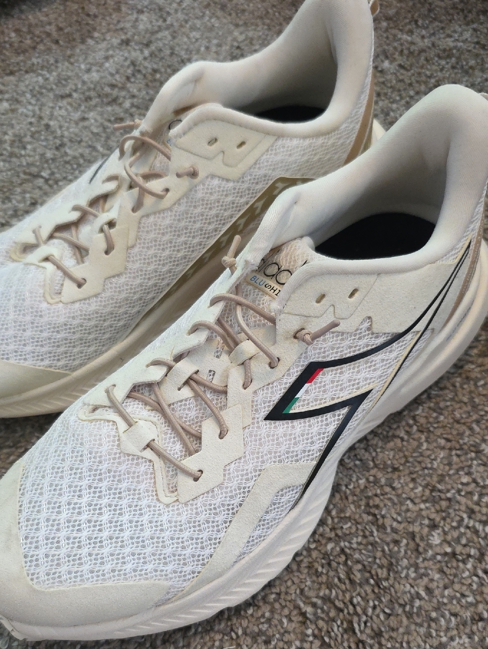 Diadora | Cream and Black Running Shoes